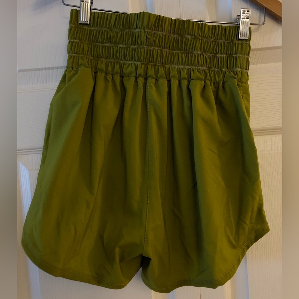 Nike One Women's Dri-FIT Ultra High-Waisted 3" Brief-Lined Shorts - Picture 4 of 8